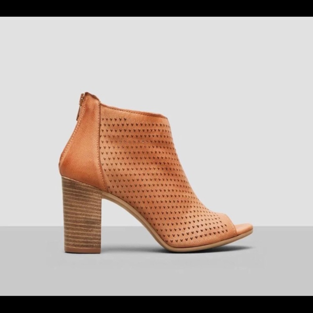 Kenneth Cole booties